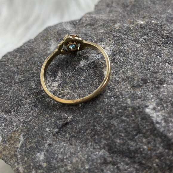 Vintage Prong Set Blue Glass Rhinestone Gold Tone Ring Size 5.5 - Picture 9 of 9